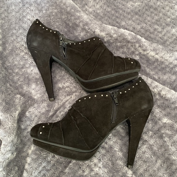 READ ALL SEXY EC BCBG black velour platform booties sz7 1/2 - Picture 5 of 11